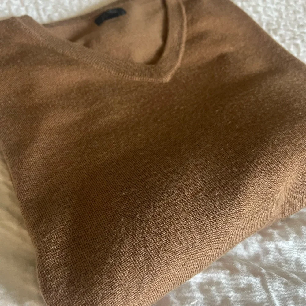 J.CREW| Men’s Merino Wool V-Neck Sweater | Camel Brown | Size L